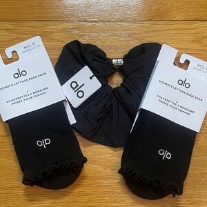 NWT New with Tags ALO Yoga Women’s Socks and Scrunchie Set